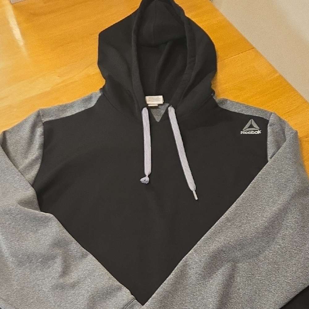 Reebok Black and Gray Pullover - Picture 2 of 5